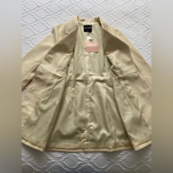 Kittenish - NWT! Cream Faux Leather Belted Trench Coat - Picture 14 of 15